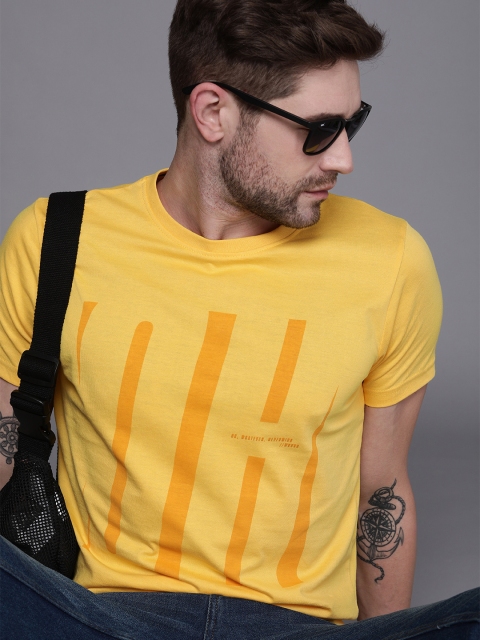 

WROGN Men Yellow Printed Slim Fit Round Neck T-shirt