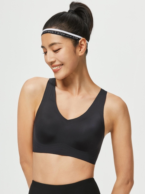 

Domyos By Decathlon Black Solid Non-Wired Lightly Padded Workout Bra