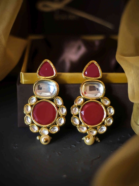 

Kairi Maroon & Gold-Toned Contemporary Drop Earrings