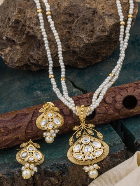 

Alankruthi Gold-Plated White Kundan-Studded & Pearl Beaded Jewellery Set