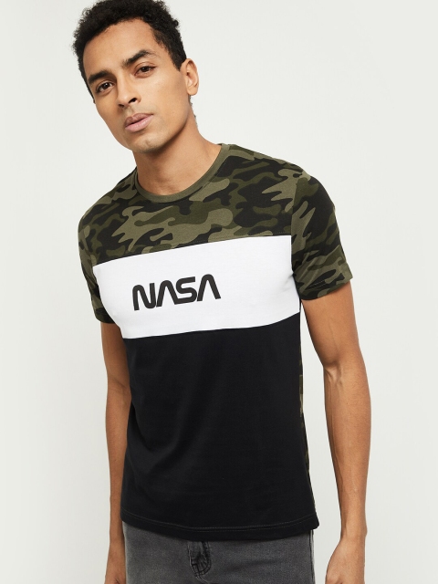 

max Men Green Colourblocked Applique T-shirt