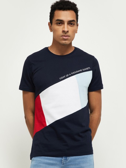 

max Men Blue Colourblocked T-shirt