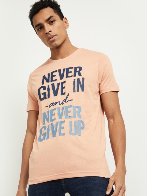 

max Men Pink Typography Printed Raw Edge T-shirt