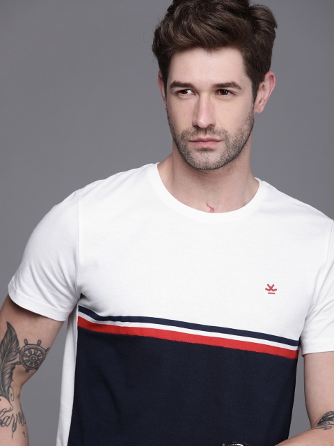 

WROGN Men White Navy Blue Colourblocked Slim Fit Pure Cotton T-shirt