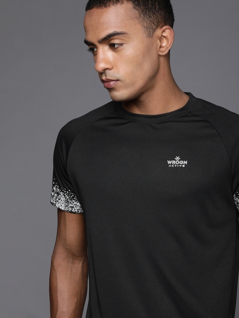 

WROGN ACTIVE Men Black Solid T-shirt with Printed Detail