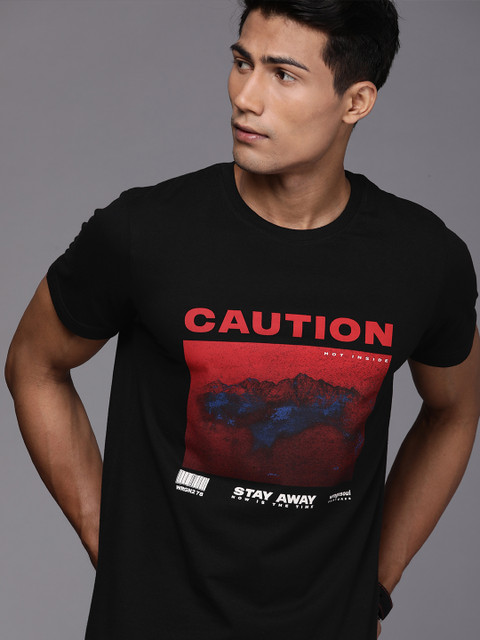 

WROGN Men Black Graphic Print Slim Fit T-shirt