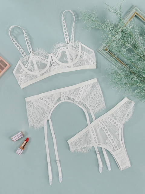 

URBANIC Women White Lace Lingerie Set 22778