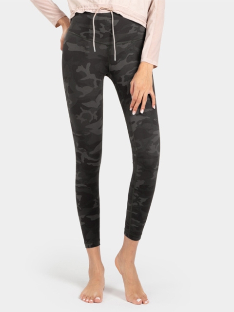 

URBANIC Women Charcoal Grey & Black Camouflage Print Gym Tights