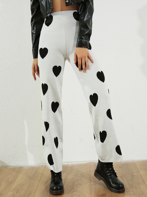 

URBANIC Women White & Black Heart Printed Trousers