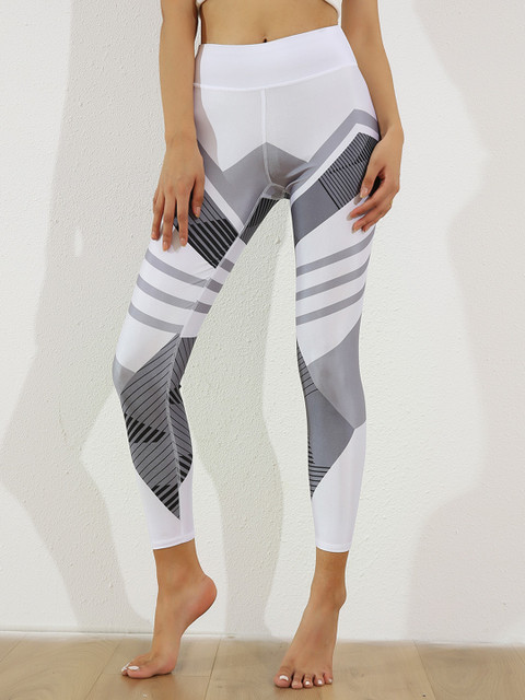 

URBANIC Women White & Black Printed Tights