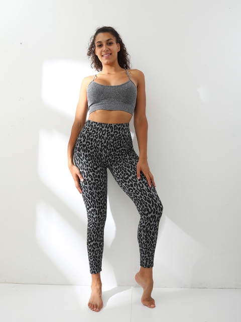 

URBANIC Women Grey & Black Slim Fit Animal Print Gym Tights