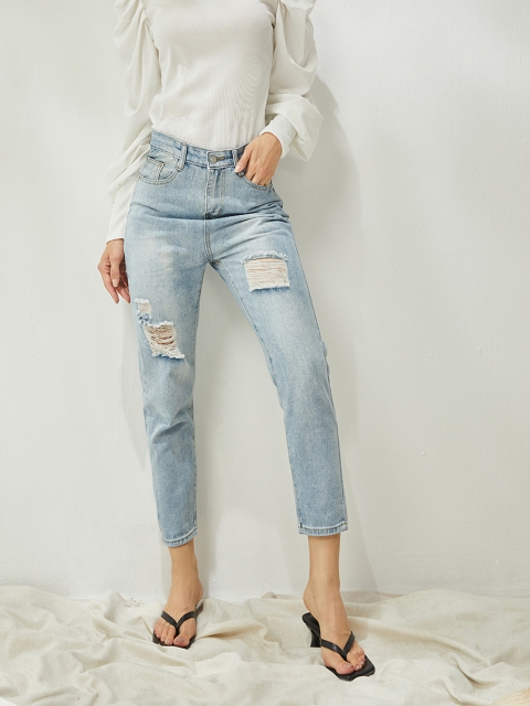 

URBANIC Women Blue Mom Fit Mildly Distressed Light Fade Cotton Non-Stretchable Crop Jeans