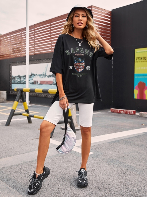 

URBANIC Women Black Cotton Printed Extra Relaxed Fit Drop-Shoulder Sleeves T-shirt