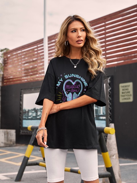 

URBANIC Women Black Printed Extra Relaxed Fit Cotton Oversized T-shirt