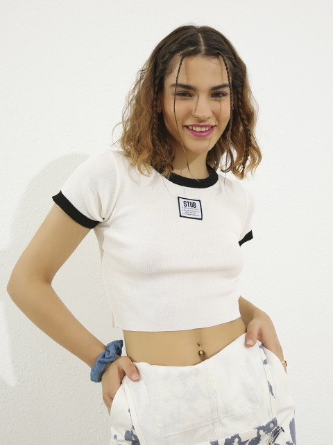 

URBANIC Women White Applique Detail T-shirt with Contrast Edges