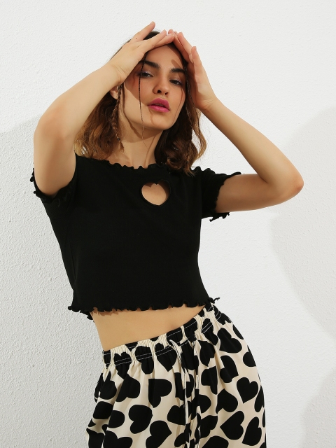 

URBANIC Black Solid Keyhole Neck Crop Top