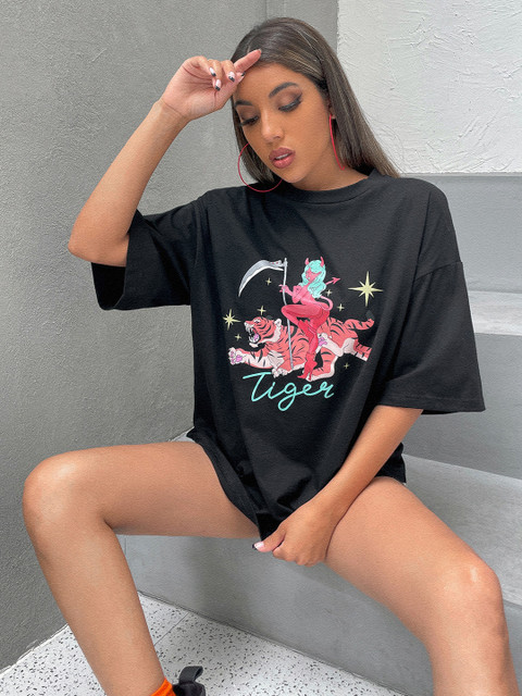 

URBANIC Women Black & Pink Pure Cotton Printed Drop-Shoulder Sleeves Loose T-shirt