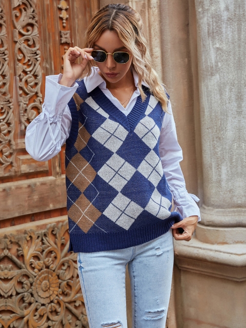 

URBANIC Women Navy Blue & Off White Argyle Patterned Sweater Vest