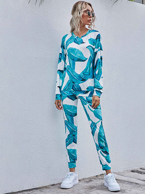 

URBANIC Women Blue & White Printed T-shirt with Trousers