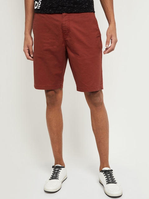 

max Men Red Mid-Rise Chino Shorts