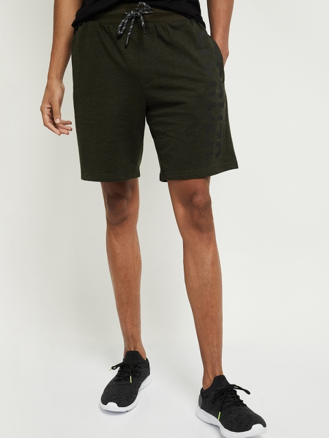 

max Men Green Mid-Rise Regular Shorts