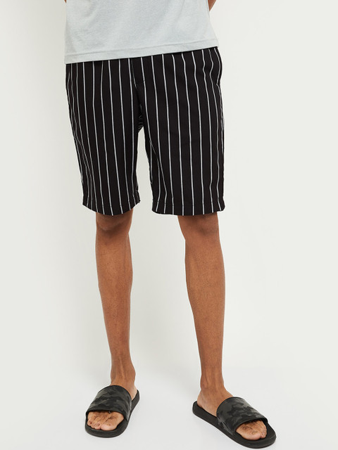 

max Men Grey Striped Mid-Rise Regular Shorts