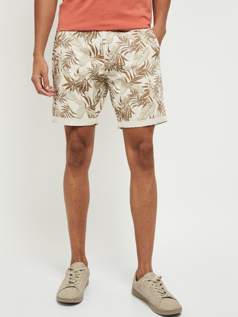 

max Men Beige Tropical Print Regular Shorts