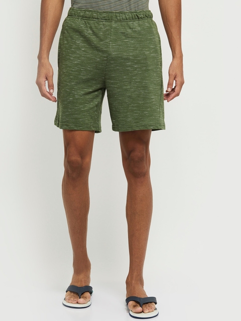 

max Men Green Mid-Rise Regular Shorts