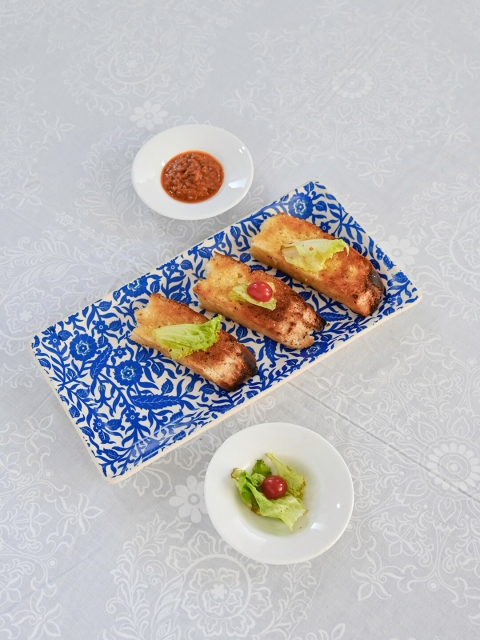 

Neerja White & Blue Printed Ceramic Stoneware Rectangle Tray