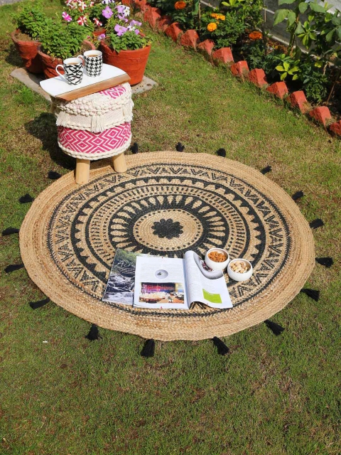 

Amoliconcepts Black & Beige Manadala Print Circular Jute Rug