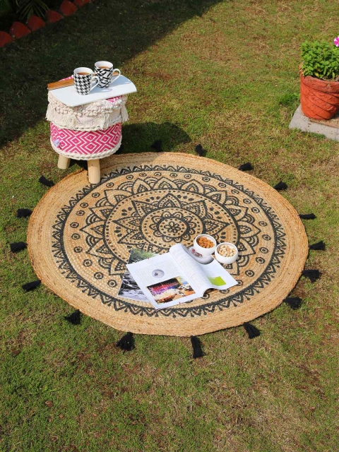 

Amoliconcepts JBlack & Beige Manadala Print Circular Jute Rug, Black