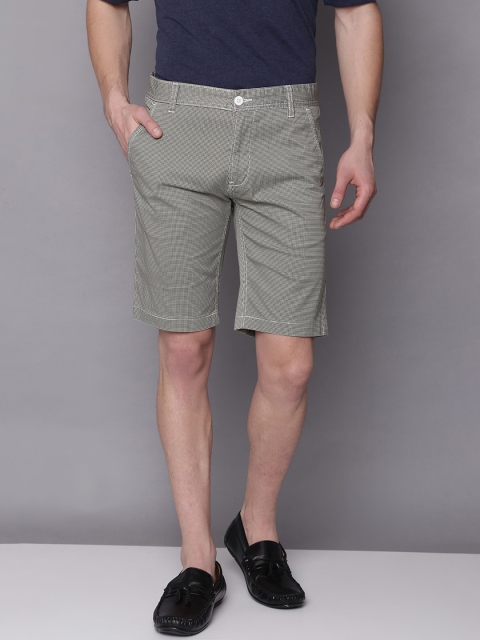 

Bruun & Stengade Men Olive Green Printed Slim Fit Regular Shorts