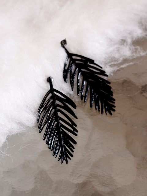 

Bellofox Black Leaf-Shaped Contemporary Drop Earrings