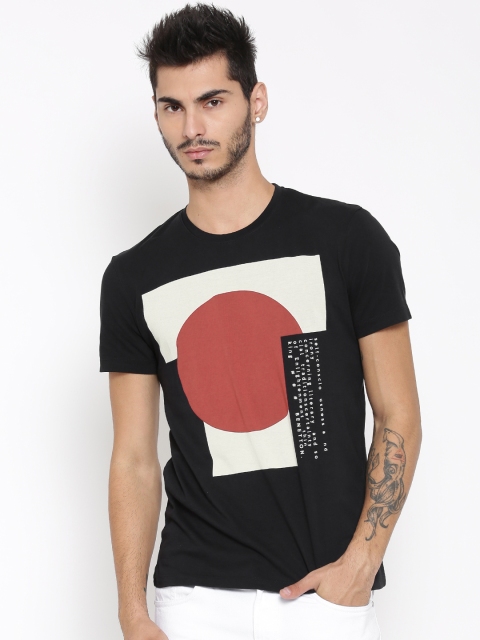

United Colors of Benetton Men Black Printed Round Neck T-shirt