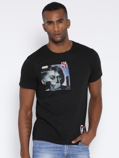 

United Colors of Benetton Men Black Printed Round Neck T-shirt