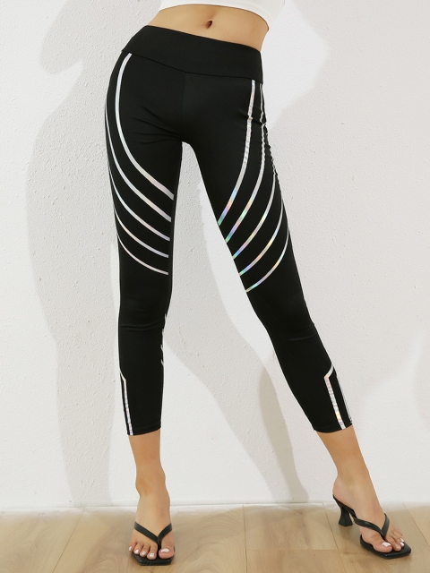 

URBANIC Women Black & Silver Iridescent Effect Striped Slim-Fit Gym Tights