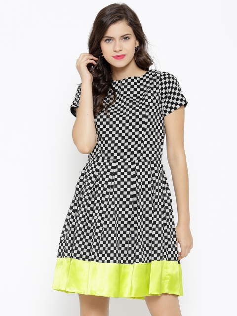 

SASSAFRAS Women Beige & Black Checked Fit & Flare Dress