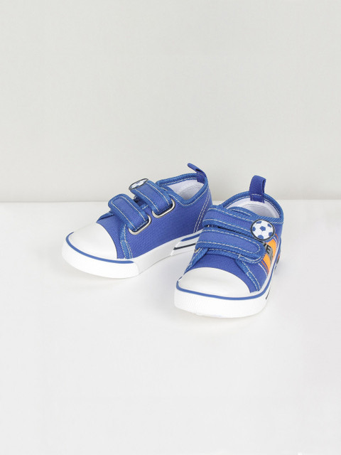 

max Boys Blue Sneakers
