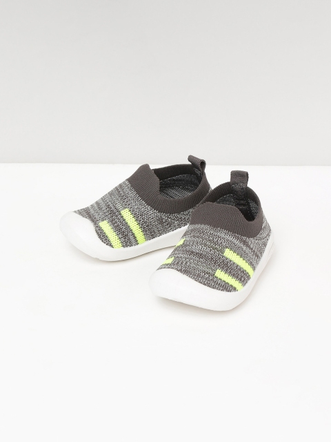 

max Boys Grey Woven Design Slip-On Sneakers