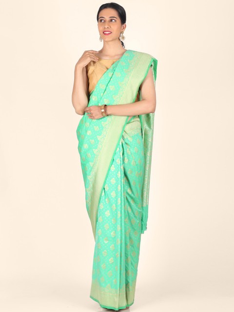 

Shruti and Mangaaysh Green & Gold-Toned Floral Handloom Banarasi Saree