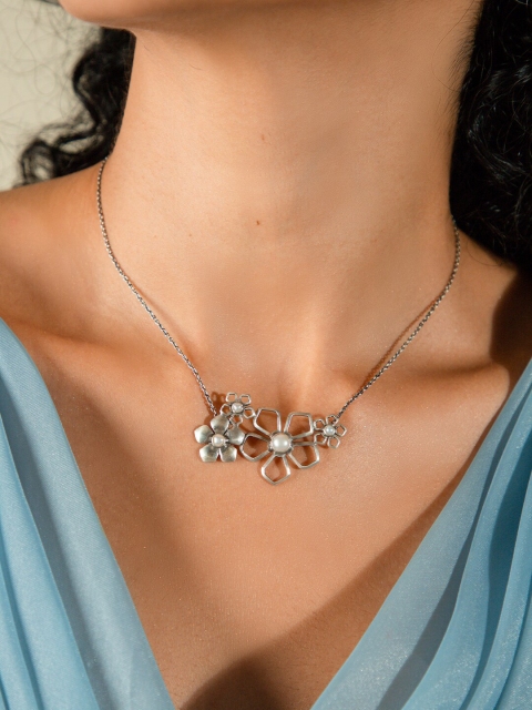 

SHAYA Women Silver-Toned & White Silver Silver-Plated Chain
