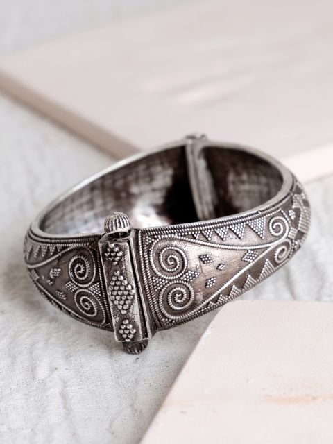 

Infuzze Oxidized Silver-Toned Silver-Plated Bangle