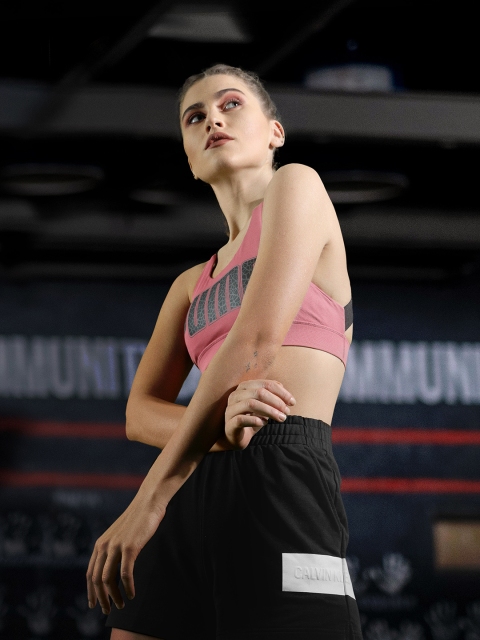 

Puma Mauve & Black Brand Logo Printed Mid Impact Feel It Lightly Padded Running Bra