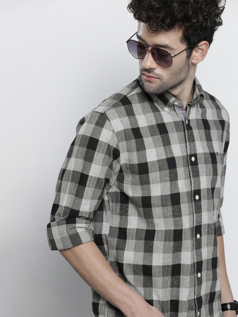 

Tommy Hilfiger Men Black Buffalo Checks Button-Down Collar Checked Casual Shirt