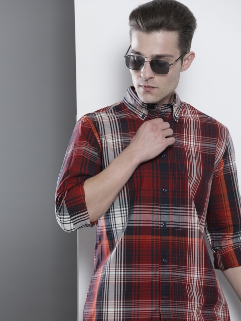 

Tommy Hilfiger Men Red & Navy Blue Checked Opaque Casual Shirt