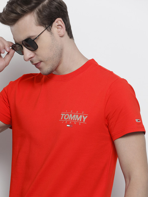

Tommy Hilfiger Men Red Typography Printed Slim Fit T-shirt