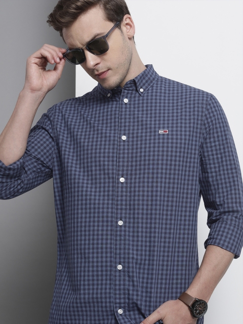

Tommy Hilfiger Men Navy Blue Checked Casual Shirt