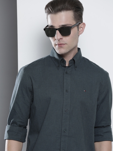 

Tommy Hilfiger Men Navy Blue Solid Opaque Casual Shirt