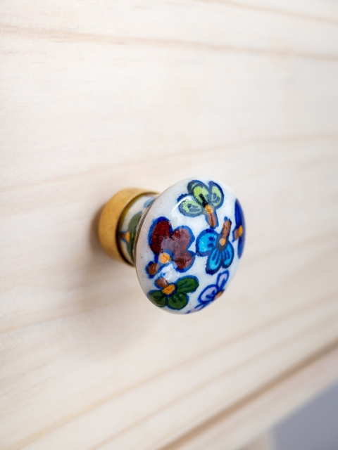 

Neerja White & Blue Floral Handmade Jaipur Blue Pottery Ceramic Cabinet Knob