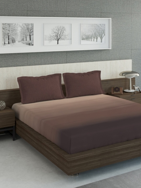 

DDecor Brown & Beige 130 TC Queen Bedsheet with 2 Pillow Covers